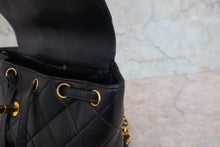 將圖片載入圖庫檢視器 CHANEL/シャネル マトラッセチェーンリュック ラムスキン ネイビー/ゴールド金具 リュック 800030113
