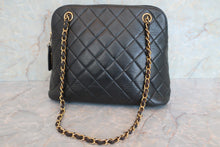 Load image into Gallery viewer, CHANEL Matelasse chain shoulder bag Lambskin Black/Gold hadware Shoulder bag 600070031
