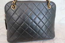 Load image into Gallery viewer, CHANEL Matelasse chain shoulder bag Lambskin Black/Gold hadware Shoulder bag 600070031
