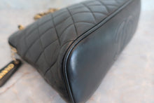 Load image into Gallery viewer, CHANEL Matelasse chain shoulder bag Lambskin Black/Gold hadware Shoulder bag 600070031
