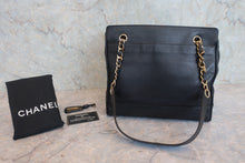 画像をギャラリービューアに読み込む, CHANEL/シャネル トリプルココマークチェーンショルダーバッグ キャビアスキン ブラック/ゴールド金具 ショルダーバッグ 800030125
