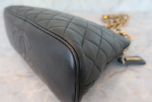 Load image into Gallery viewer, CHANEL Matelasse chain shoulder bag Lambskin Black/Gold hadware Shoulder bag 600070031
