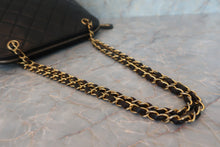 Load image into Gallery viewer, CHANEL Matelasse chain shoulder bag Lambskin Black/Gold hadware Shoulder bag 600070031
