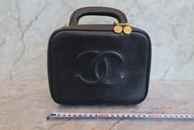 画像をギャラリービューアに読み込む, CHANEL/シャネル ココマークバニティ キャビアスキン ブラック/ゴールド金具 バニティ 800010034
