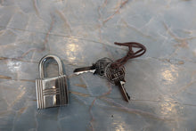 Load image into Gallery viewer, HERMES PICOTIN LOCK MM Clemence leather Etoupe gray □O Engraving Hand bag 800070022
