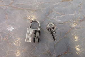 HERMES／エルメス ピコタンロックエクラＭＭ トリヨンクレマンス/ヴォースイフト オレンジポピー/ボルドー A刻印 ハンドバッグ 700060090