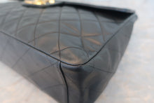 Load image into Gallery viewer, CHANEL Big Matelasse single flap chain shoulder bag Lambskin Black/Gold hadware Shoulder bag 600060009
