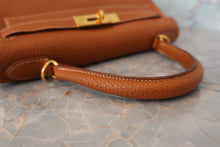 画像をギャラリービューアに読み込む, HERMES／エルメス ケリー28 トゴ ゴールド □E刻印 ショルダーバッグ 800010025
