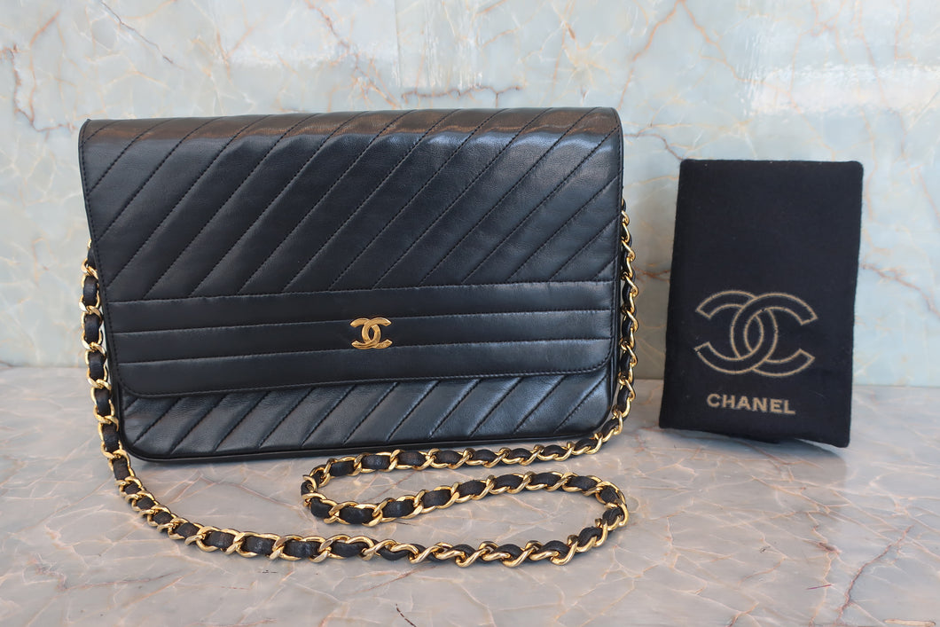 CHANEL シャネル　バイアスステッチ　チェーンショルダー　黒　ゴールド金具 CHANEL/シャネル バイアスステッチプッシュロックチェーンショルダー