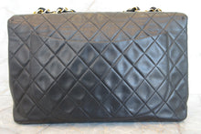 将图片加载到图库查看器，CHANEL/香奈儿 大号CF 单盖 链条包 羊皮 Black/Gold hadware(黑色/金色金属) 肩背包 700060192

