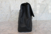 将图片加载到图库查看器，CHANEL/香奈儿 大号CF 单盖 链条包 羊皮 Black/Gold hadware(黑色/金色金属) 肩背包 700060192
