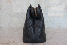 Load image into Gallery viewer, CHANEL Matelasse chain shoulder bag Caviar skin Black/Gold hadware Shoulder bag 800060109
