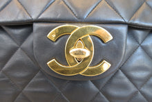 将图片加载到图库查看器，CHANEL/香奈儿 大号CF 单盖 链条包 羊皮 Black/Gold hadware(黑色/金色金属) 肩背包 700060192
