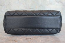 Load image into Gallery viewer, CHANEL Matelasse chain shoulder bag Caviar skin Black/Gold hadware Shoulder bag 800060109
