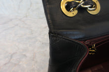 将图片加载到图库查看器，CHANEL/香奈儿 大号CF 单盖 链条包 羊皮 Black/Gold hadware(黑色/金色金属) 肩背包 700060192
