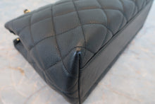 Load image into Gallery viewer, CHANEL Matelasse chain shoulder bag Caviar skin Black/Gold hadware Shoulder bag 800060109

