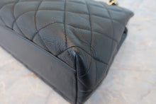 Load image into Gallery viewer, CHANEL Matelasse chain shoulder bag Caviar skin Black/Gold hadware Shoulder bag 800060109
