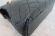Load image into Gallery viewer, CHANEL Matelasse chain shoulder bag Caviar skin Black/Gold hadware Shoulder bag 800060109
