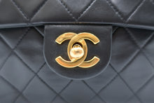 Load image into Gallery viewer, CHANEL Mini Matelasse Single Flap Chain shoulder bag Lambskin Black/Gold hardware Shoulder bag 800100034

