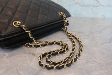 Load image into Gallery viewer, CHANEL Matelasse chain shoulder bag Caviar skin Black/Gold hadware Shoulder bag 800060109
