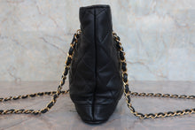 Load image into Gallery viewer, CHANEL Matelasse chain tote bag Lambskin Black/Gold hadware Tote bag 800080126
