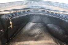 Load image into Gallery viewer, CHANEL Matelasse chain shoulder bag Caviar skin Black/Gold hadware Shoulder bag 800060109
