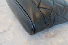 Load image into Gallery viewer, CHANEL Matelasse chain tote bag Lambskin Black/Gold hadware Tote bag 800080126
