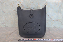 将图片加载到图库查看器，HERMES  EVELYNE TPM Clemence leather Ardoise W刻印 Shoulder bag 800070023
