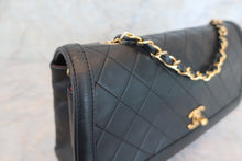 Load image into Gallery viewer, CHANEL Matelasse single flap chain shoulder bag Lambskin Black/Gold hadware Shoulder bag 600070015
