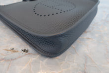 将图片加载到图库查看器，HERMES  EVELYNE TPM Clemence leather Ardoise W刻印 Shoulder bag 800070023
