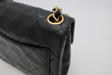 Load image into Gallery viewer, CHANEL Mini Matelasse Single Flap Chain shoulder bag Lambskin Black/Gold hardware Shoulder bag 800090239
