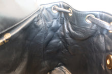 将图片加载到图库查看器，CHANEL/香奈儿 CF 链背包 羊皮 Black/Gold hadware(黑色/金色金属) 背包 700100128
