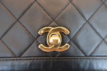 Load image into Gallery viewer, CHANEL Matelasse single flap chain shoulder bag Lambskin Black/Gold hadware Shoulder bag 600070015
