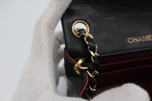 Load image into Gallery viewer, CHANEL Mini Matelasse Single Flap Chain shoulder bag Lambskin Black/Gold hardware Shoulder bag 800090239
