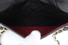 Load image into Gallery viewer, CHANEL Mini Matelasse Single Flap Chain shoulder bag Lambskin Black/Gold hardware Shoulder bag 800090239
