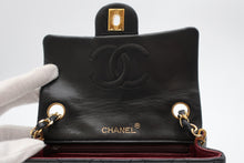 Load image into Gallery viewer, CHANEL Mini Matelasse Single Flap Chain shoulder bag Lambskin Black/Gold hardware Shoulder bag 800090239
