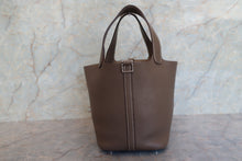 画像をギャラリービューアに読み込む, HERMES／エルメス ピコタンロックＰＭ トリヨンクレマンス エトゥープ ハンドバッグ 800010042
