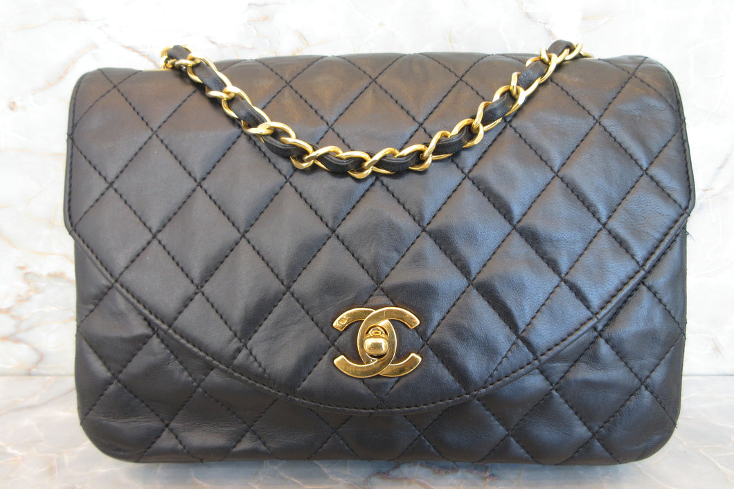 CHANEL Matelasse chain shoulder bag Lambskin Black/Gold hadware Shoulder bag 700060187