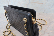 将图片加载到图库查看器，CHANEL/香奈儿 CF 流苏 链条 肩背包 羊皮 Black/Gold hadware(黑色/金色金属) 肩背包 700100207
