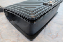 將圖片載入圖庫檢視器 CＨANEL/シャネル ボーイシャネルチェーンショルダーバッグ キャビアスキン ブラック/シルバー金具 ショルダーバッグ 800080039
