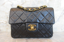 将图片加载到图库查看器，CHANEL/香奈儿 迷你CF 单盖 链条包 羊皮 Black/Gold hadware(黑色/金色金属) 肩背包 700060218
