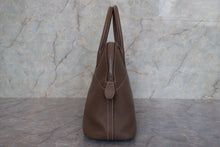 画像をギャラリービューアに読み込む, HERMES／エルメス ボリード31 トリヨンクレマンス エトゥープ T刻印 ショルダーバッグ 800010027
