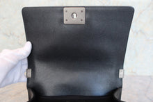 將圖片載入圖庫檢視器 CＨANEL/シャネル ボーイシャネルチェーンショルダーバッグ キャビアスキン ブラック/シルバー金具 ショルダーバッグ 800080039
