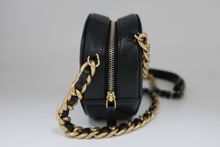 Load image into Gallery viewer, CHANEL CHANEL19 Matelasse Round Chain shoulder bag Lambskin Black/Gold hardware/Silver hardware  Shoulder bag 800090124
