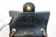 将图片加载到图库查看器，CHANEL/香奈儿 迷你CF 单盖 链条包 羊皮 Black/Gold hadware(黑色/金色金属) 肩背包 700060218
