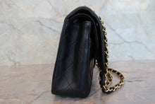 Load image into Gallery viewer, CHANEL Matelasse double Flap Double Chain shoulder bag Lambskin Black/Gold Ha﻿rdware Shoulder bag 800080147

