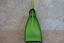 Load image into Gallery viewer, HERMES KELLY 32 Gulliver leather Apple green  ○Y Engraving Shoulder bag 600120154
