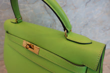 Load image into Gallery viewer, HERMES KELLY 32 Gulliver leather Apple green  ○Y Engraving Shoulder bag 600120154
