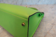 Load image into Gallery viewer, HERMES KELLY 32 Gulliver leather Apple green  ○Y Engraving Shoulder bag 600120154
