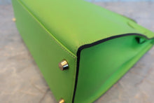 Load image into Gallery viewer, HERMES KELLY 32 Gulliver leather Apple green  ○Y Engraving Shoulder bag 600120154
